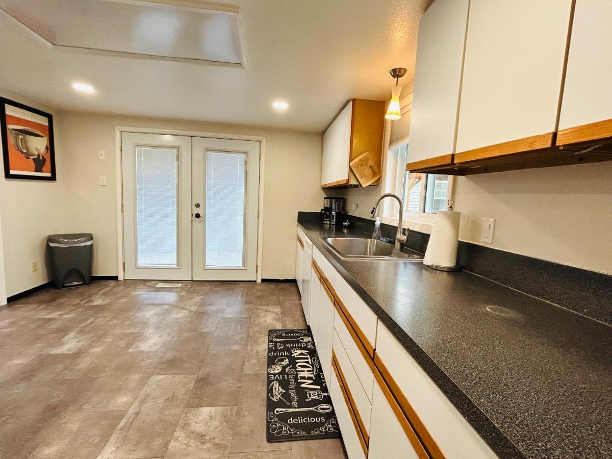 Little Blue Bungalow On Boise'S Bench, Pet Friendly, Fully Fenced Yard With Doggie Door! 2 Miles From Bsu, 5 Minutes From Downtown Boise, Desk And Workstation For Remote Workers, 2 Tv'S Large Walk-In Closet, Good For Mid-Term Stays Dış mekan fotoğraf