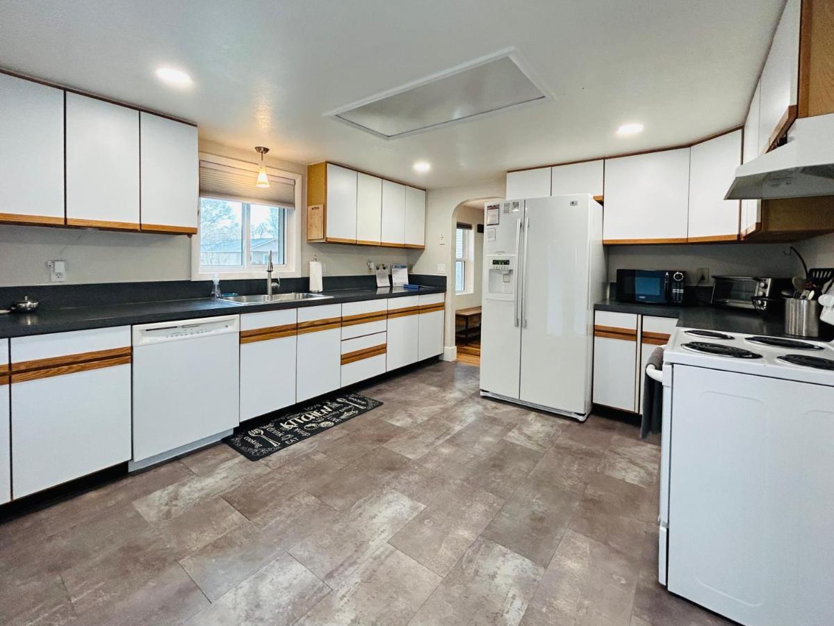 Little Blue Bungalow On Boise'S Bench, Pet Friendly, Fully Fenced Yard With Doggie Door! 2 Miles From Bsu, 5 Minutes From Downtown Boise, Desk And Workstation For Remote Workers, 2 Tv'S Large Walk-In Closet, Good For Mid-Term Stays Dış mekan fotoğraf