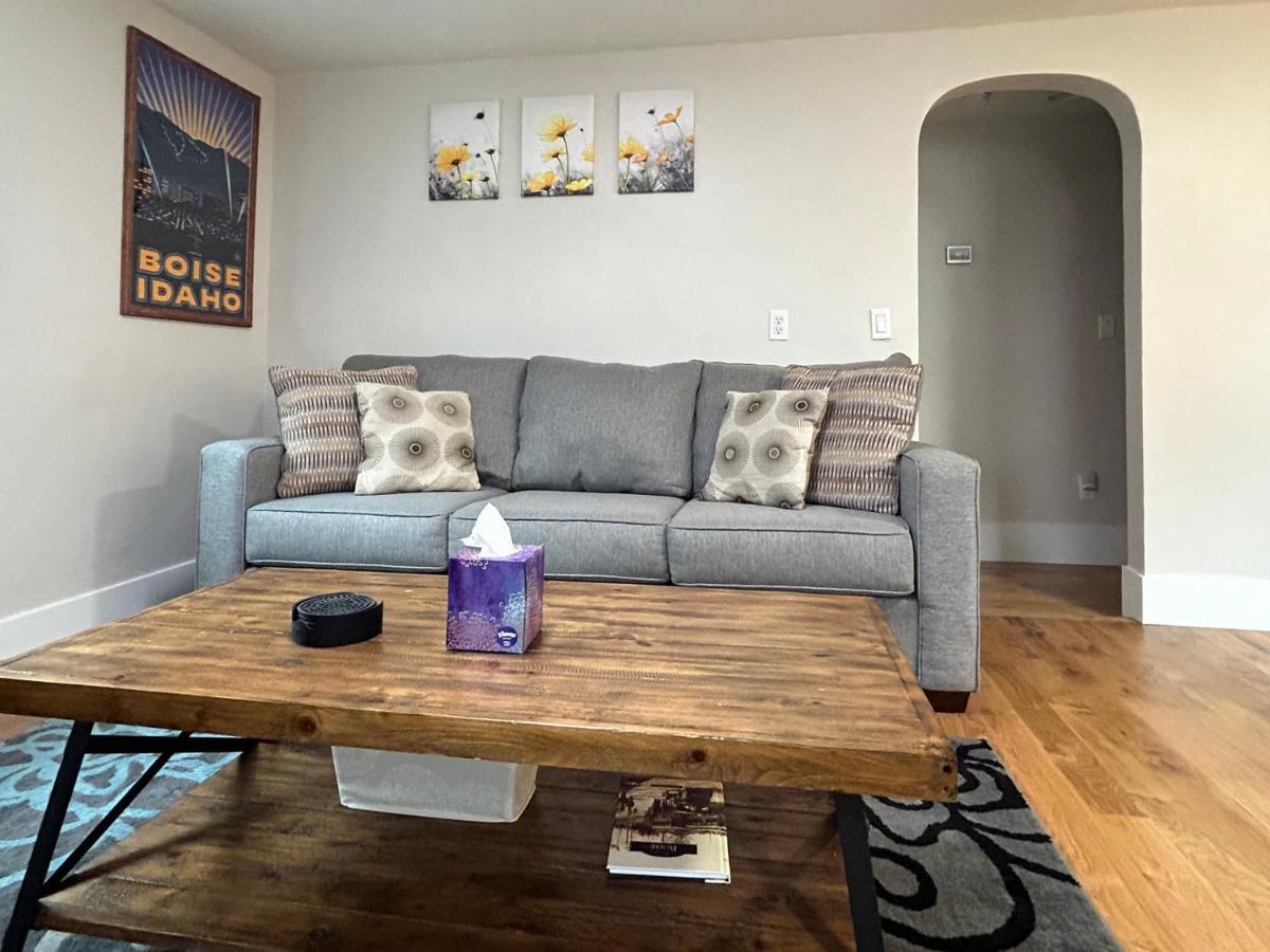 Little Blue Bungalow On Boise'S Bench, Pet Friendly, Fully Fenced Yard With Doggie Door! 2 Miles From Bsu, 5 Minutes From Downtown Boise, Desk And Workstation For Remote Workers, 2 Tv'S Large Walk-In Closet, Good For Mid-Term Stays Dış mekan fotoğraf