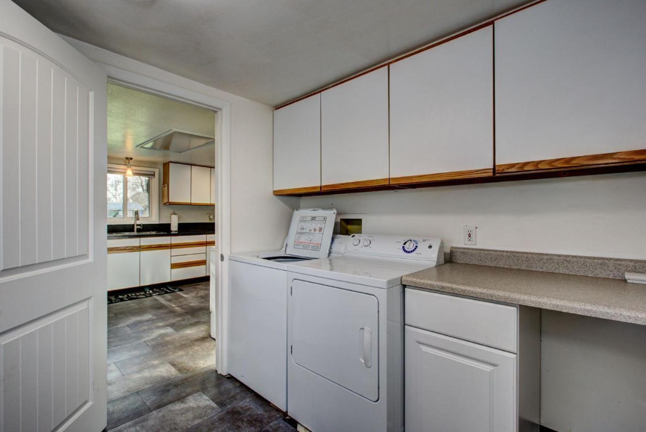 Little Blue Bungalow On Boise'S Bench, Pet Friendly, Fully Fenced Yard With Doggie Door! 2 Miles From Bsu, 5 Minutes From Downtown Boise, Desk And Workstation For Remote Workers, 2 Tv'S Large Walk-In Closet, Good For Mid-Term Stays Dış mekan fotoğraf