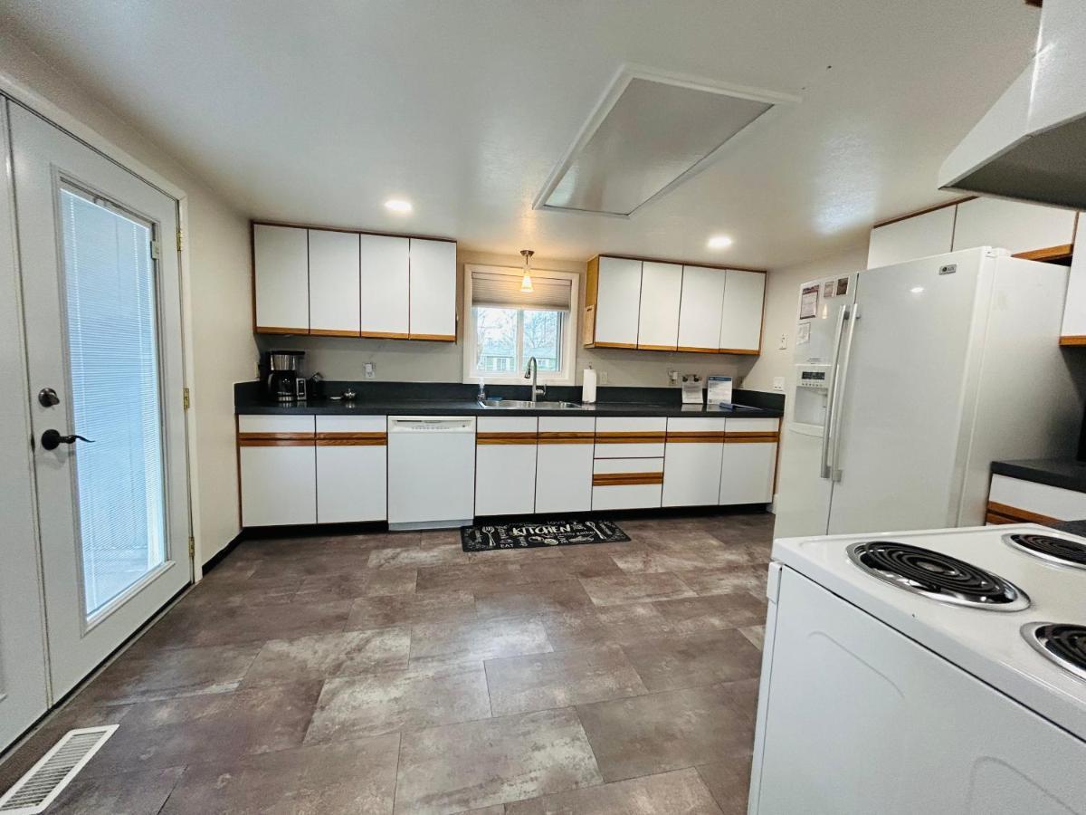 Little Blue Bungalow On Boise'S Bench, Pet Friendly, Fully Fenced Yard With Doggie Door! 2 Miles From Bsu, 5 Minutes From Downtown Boise, Desk And Workstation For Remote Workers, 2 Tv'S Large Walk-In Closet, Good For Mid-Term Stays Dış mekan fotoğraf